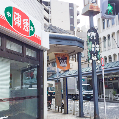 信号は渡らず左折